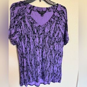 Rock & Republic L Purple w/ Black Snake Skin Print V-Neck Short Sleeve Shirt